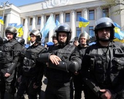 Кілька мітингувальників прорвалися до ВР. Проти них застосували газ