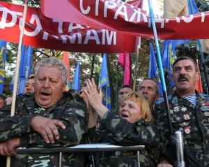 Тигипко пришел к афганцам обговорить закон