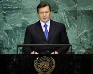 Янукович похвастался: Каждый четвертый украинских бросил курить