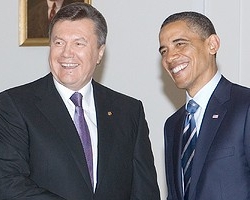 Янукович у США поговорив з Обамою про &quot;ядерний&quot; саміт
