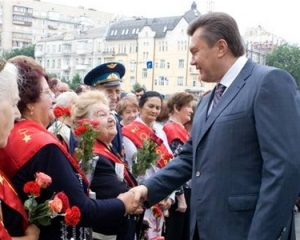 Янукович поклялся осчастливить ветеранов-партизан