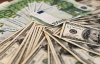 Евро подешевел на 11 копеек, курс доллара немного вырос