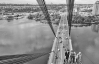 На 115-метровый Московский мост экстремалы залезли в шлепанцах