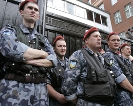 В Киеве &quot;Беркут&quot; окружил студентов через хулиганские выходки
