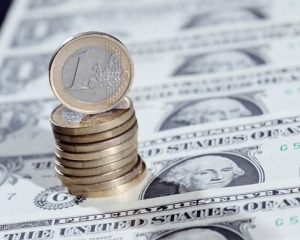 На межбанке стабилизировались курсы доллара и евро