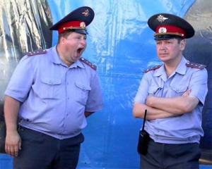 П'яні хлопці переодяглися в міліціонерів і вимагали гроші