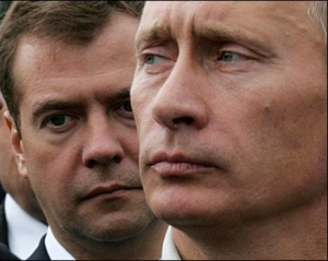 Медведєв особисто висунув Путіна в президенти