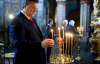 Янукович осмотрел "Софию Киевскую" и поставил свечу