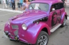 На виставці ретро-автомобілів фотографувались біля "москвича" з Че Геварою