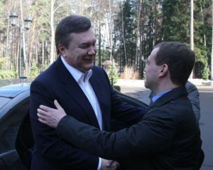 Янукович поділився першими результатами поїздки до Медведєва