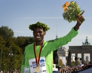 Кеннійскій бігун виграв берлінський марафон з новим світовим рекордом