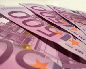 Євро почав тиждень різким падінням, інвестори не хочуть купувати єдину валюту