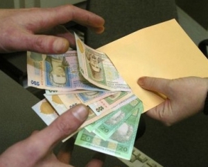 Украинцы стали получать меньшую реальную зарплату