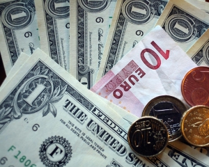 Евро подорожал на 2 копейки, за доллар дают чуть больше 8 гривен