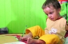 3-річний безрукий хлопчик малює ногами геніальні картини