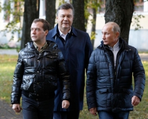 Азаров рассказал, что Янукович в РФ договорился о снижении цены на газ уже в ноябре