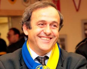 Платини передали футболку с изображением бойца УБОПа
