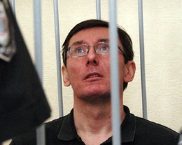 Печерский суд думает, отпускать ли Луценко на свободу по состоянию здоровья