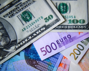 В Украине подорожал доллар, курс евро вырос на 16 копеек