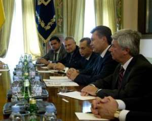 Янукович пообещал Платини и болельщикам устроить футбольный праздник