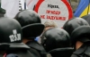Прихильники Тимошенко заблокували Печерський райсуд, відбувається сутичка з "Беркутом"