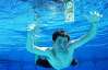Малыш с обложки альбома Nirvana через 20 лет вновь залез в бассейн