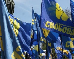 Националисты требуют от Попова соблюдать &quot;священное право&quot; на протест