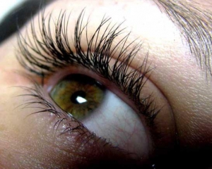 Як зробити вії густими й довгими