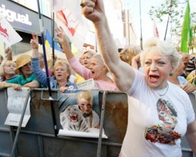 Під Печерським судом активізуються і прихильники Тимошенко, і охорона
