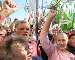 Сторонники Тимошенко штурмуют Печерский суд