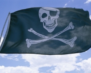 У берегов Гвинеи пираты ограбили судно и избили 11 украинских моряков