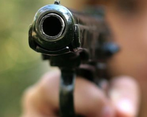 Убивці одеських міліціонерів забарикадувалися у готелі та ведуть стрілянину - джерело