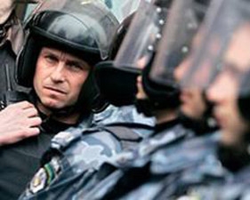 Преступники, которых искали по всей Одессе, захватили частный дом - слышны автоматные очереди