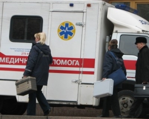 На Донбассе мужчина выпал из окна на 5-м этаже и выжил