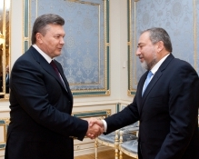 Янукович розповів представнику Ізраїлю, як в Україні боряться із ксенофобією