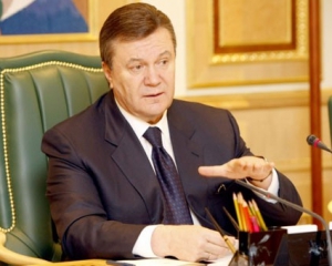 Азаров перекладав Януковичу на українську, а Литвин нагадував назви