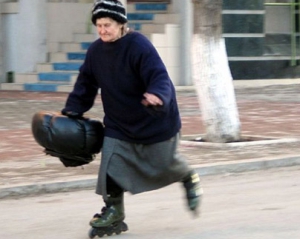 88-річна бабуся прогнала озброєного злодія, стрибнувши йому на спину