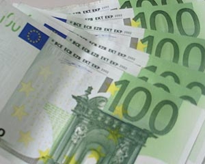 Курс евро вновь опустился к доллару