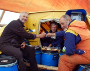 Завершилась перша в світі подорож на надувному човні Північним полюсом