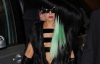 Леди Гага пришла на вечер памяти Джобса со своим портретом