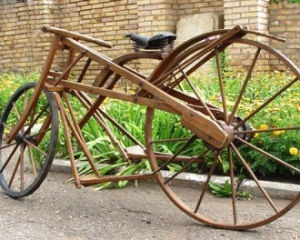 На новому бамбуковому велосипеді не відчуваються вибоїни