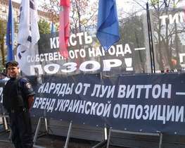 Противникам Тимошенко під судом ставлять печатки і обіцяють від 150 грн