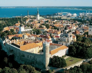 Шесть эстонских учителей требовали повысить зарплату: репортаж из Таллинна