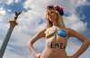 Дівчат із Femen після акції на Хрещатику забрала мілція