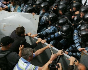 &quot;Беркутівці&quot; били прихильників Тимошенко гумовими кийками та ногами