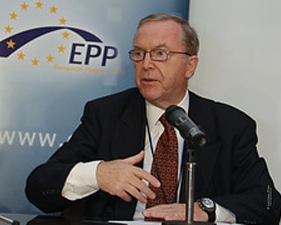 Президент ЕНП хочет остановить переговоры с Украиной об ассоциации с ЕС