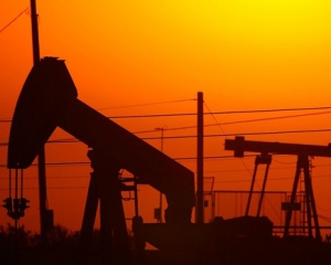 Нефть подешевела впервые за шесть дней