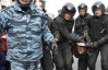 Боец "Беркута" до крови разбил под Печерским судом лицо журналистке