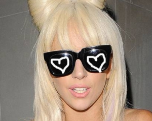 Леді Гага подарувала прихильнику пасмо волосся