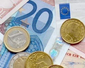 Евро подорожал к доллару, торгуется у максимума за месяц